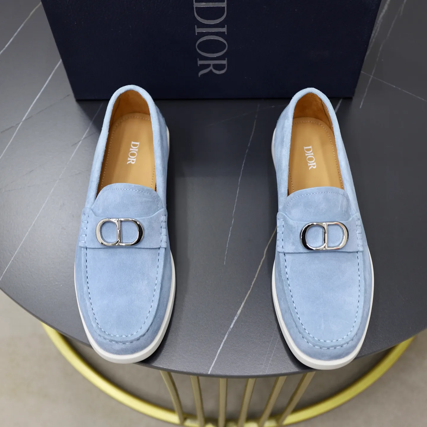 Ex-factory price: 540🙅‍♂️🙅‍♂️🙅‍♂️ Brand: Dior DIOR Standard code: Men's code 38/44 (45 can be customized) Grade: Same as the official website Material: Original cowhide stitching, cowhide lining, original TPU wear-resistant soft outsole Style categories: Leisure and sports version, footwear for driving, young fashion, European and American trends, British style Color: actual picture color